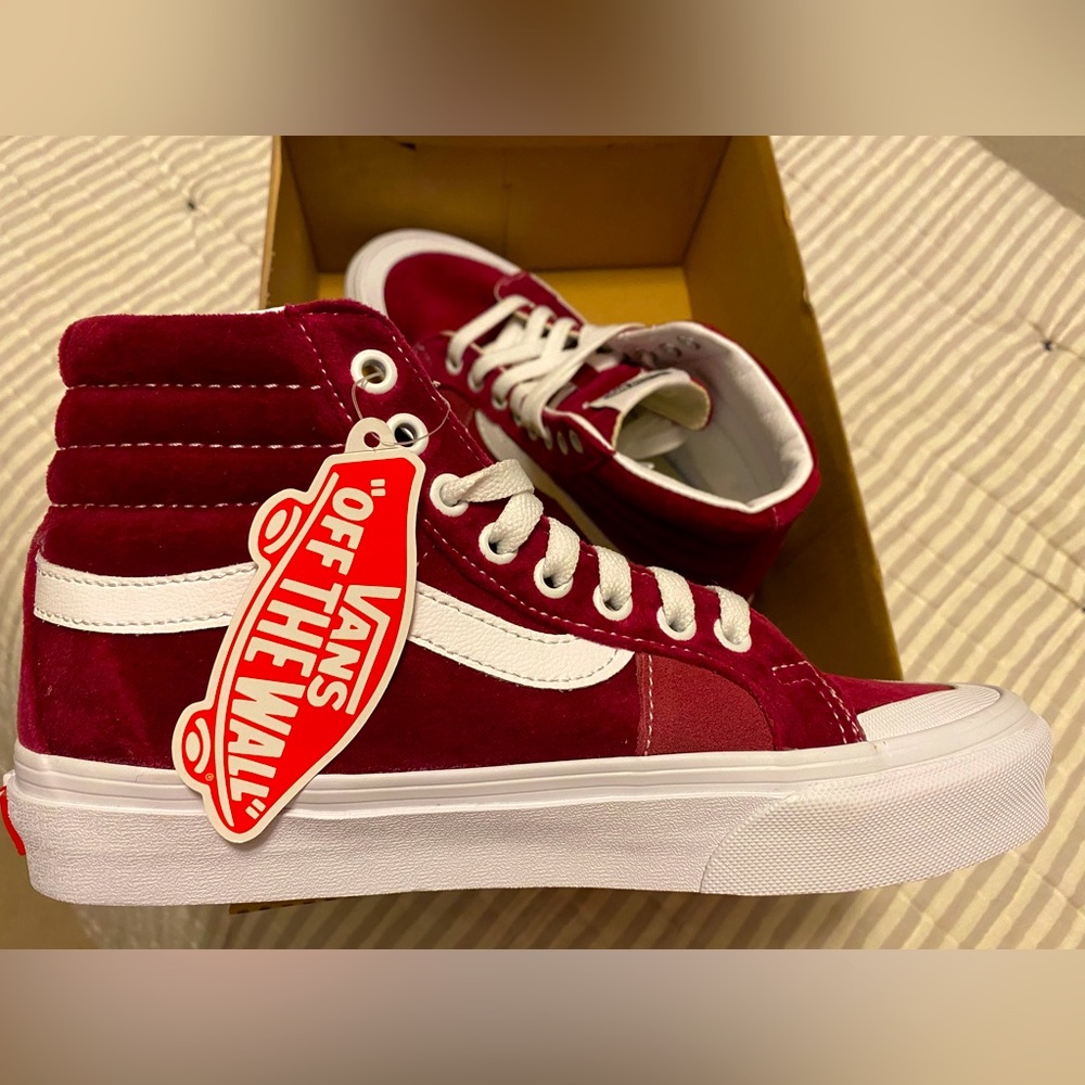 Vans hi top re-issue velvet beet red/ white, NWT